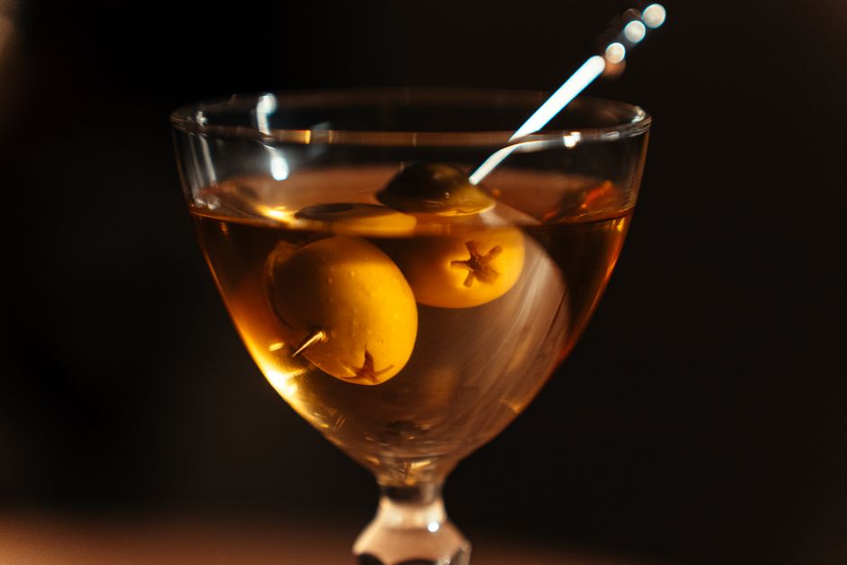 Martini Recipe (Gin or Vodka, Dry to Dirty)